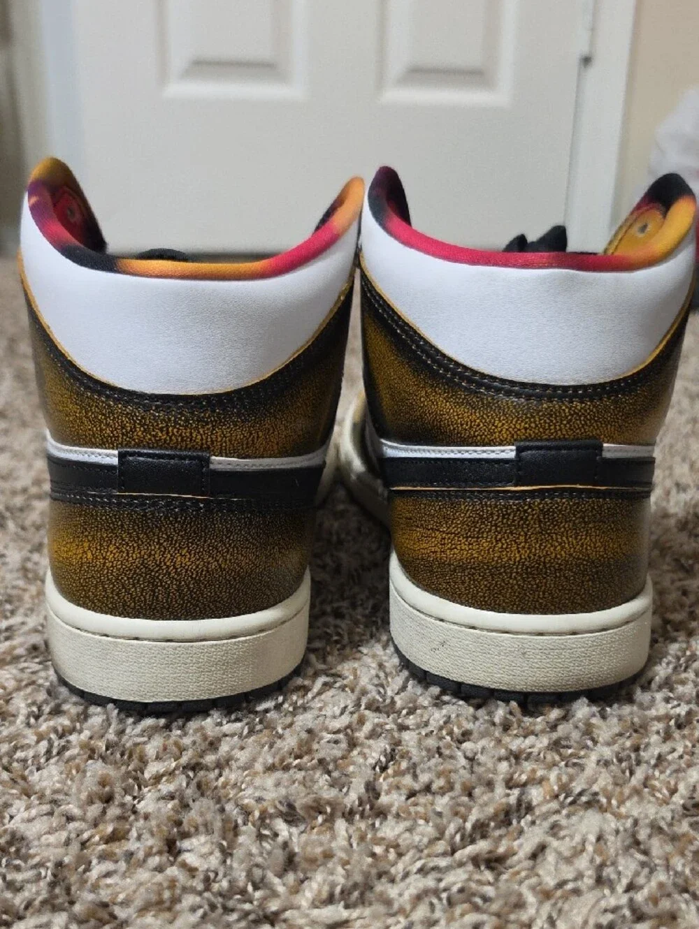 Jordan 1 Mid SE Wear Away